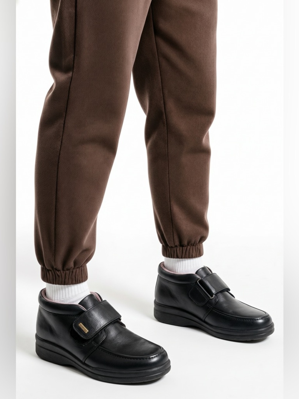 Cosmo Gore-Tex Leather Velcro Shoes 4E Wide | Men 6.5 Women 7.5-8